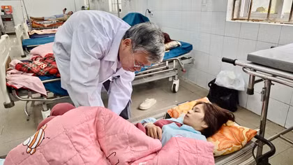 42 người có biểu hiện nghi ngờ ngộ độc sau khi ăn bánh mì 