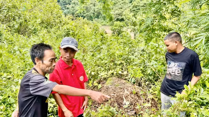 Tiếp nhận thông tin về mộ liệt sĩ nữ trên đất Lào