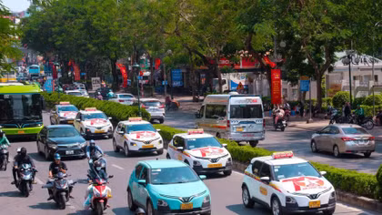 Bộ Tài chính phản hồi về hóa đơn điện tử cho taxi
