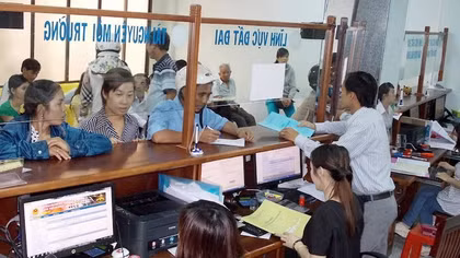 Những trường hợp nào nợ thuế bị tạm hoãn xuất cảnh? 