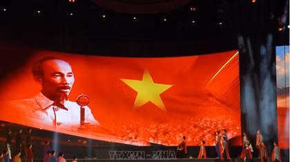 Tiến lên bằng hành động