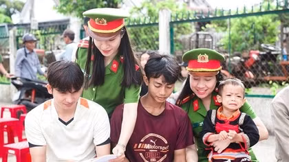 Sống giữa lòng nhân dân