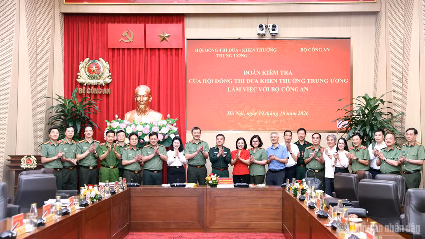 Thi đua gắn với nhiệm vụ khó, nhiệm vụ mới và phục vụ nhân dân