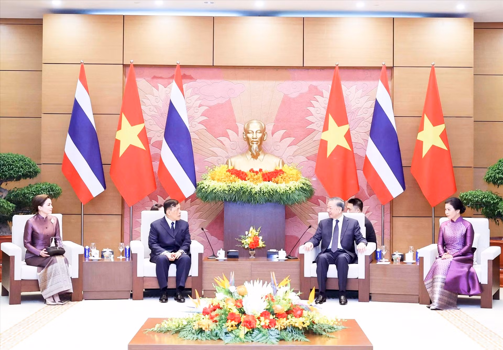 Tổng Bí thư, Chủ tịch nước Tô Lâm và phu nhân tiếp Nhà vua Thái Lan Maha Vajiralongkorn Phra Vajiraklaochaoyuhua và hoàng hậu. Ảnh: TTXVN