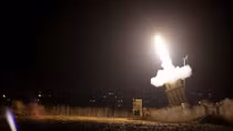 Isrsel tuyên bố kích hoạt phòng không để bắn hạ tên lửa từ Syria