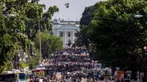 Biển người tràn xuống đường phố Washington biểu tình chống phân biệt chủng tộc