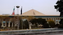 Nhiều tay súng xông vào Tòa nhà Quốc hội Iran rồi nã đạn điên cuồng vào các nghị sĩ
