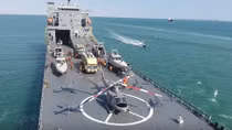 Iran đóng siêu tàu chiến mang máy bay, tên lửa tầm xa