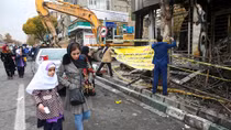 Iran đóng cửa ngân hàng, trụ sở chính phủ vì bạo loạn lan rộng