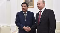 Nga tặng Philippines 5.000 khẩu Ak-47 diệt phiến quân