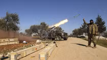 Phiến quân phóng hàng trăm rocket vào căn cứ quân đội Syria