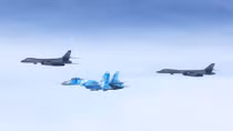 Oanh tạc cơ B-1B Mỹ tập phóng tên lửa sát Nga, bị Su-27 đánh chặn
