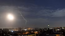 Israel giội bão hỏa lực về phía thủ đô Damascus của Syria