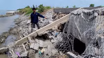 Đại biểu Quốc hội chỉ ra nhiều sai phạm trong quản lý đê điều