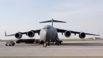 Xe tải nhiên liệu chuyên dụng của Air Force One đến Hà Nội 