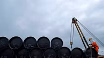 Giá dầu thế giới tăng kỉ lục 20 năm sau vụ tấn công nhà máy dầu Saudi