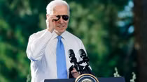 Tổng thống Mỹ Biden tặng ông Putin quà "lạ"