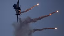 Israel ồ ạt nã tên lửa vào Syria trước thềm thượng đỉnh Putin - Trump
