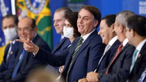 Brazil "vỡ trận" vì COVID-19, Tổng thống Bolsonaro phát ngôn cực "sốc"