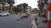 CSGT Thủ đô dọn sạch đường phố giúp người dân lưu thông an toàn từ mờ sáng