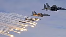 Israel ồ ạt không kích Syria giữa lúc căng thẳng