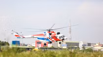 Cận cảnh "huyền thoại trực thăng" Mi-171A2 và Ansat Nga lần đầu cất cánh ở Hà Nội