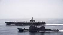 Iran yêu cầu chiến hạm Mỹ tránh xa tàu IRGC ở vùng Vịnh
