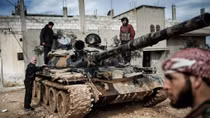 Đến lượt phiến quân Tây Nam Syria xin hàng và giao nộp xe tăng, tên lửa