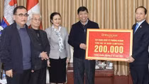 Trao tặng Campuchia hơn 260.000 khẩu trang y tế