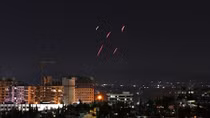 Syria bắn hạ loạt tên lửa Israel nhắm vào thủ đô Damascus