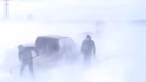 Bão tuyết “nuốt chửng” thành phố Siberia trong cái lạnh -50 độ C