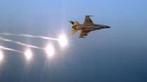 Israel bất ngờ nã tên lửa vào sân bay quốc tế ở Damascus
