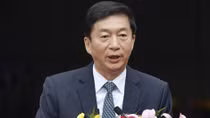 Quan chức Trung Quốc mỉa mai sẽ gửi 100 USD cho ông Trump "đóng băng"