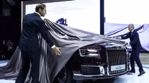 Cận cảnh phiên bản thương mại của siêu xe thửa riêng cho Tổng thống Putin