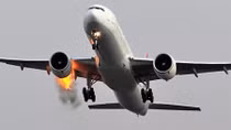 Động cơ Boeing 737 phụt lửa khi chuẩn bị cất cánh ở Nga
