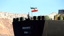 Iran chế nhạo chuyện Mỹ mua chuộc bất thành thuyền trưởng siêu tàu dầu