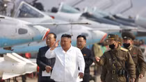 Triều Tiên "miễn nhiễm" COVID-19, Chủ tịch Kim xuất hiện theo cách đặc biệt