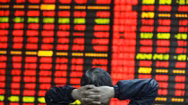 Chứng khoán toàn cầu bốc hơi 2.000 tỷ USD sau dòng tweet của ông Trump