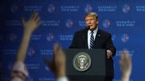 Tổng thống Trump muốn đối mặt người khiến ông có nguy cơ bị luận tội