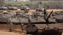 Israel triển khai pháo, xe tăng và lục quân tấn công Dải Gaza