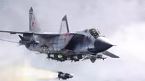Tiêm kích nhanh nhất thế giới MiG-31 của Nga xé mây diệt mục tiêu từ 150km