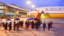 Quốc vương Brunei tự lái chuyên cơ dát vàng tới Đà Nẵng dự APEC