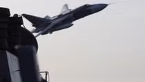 Su-24 Nga "tạt đầu" tàu chiến tên lửa Mỹ trên Biển Đen