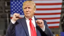 Tổng thống Trump thoát nguy cơ bị luận tội