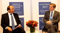 Thủ tướng Nguyễn Xuân Phúc gặp gỡ báo chí quốc tế bên lề WEF 2017
