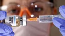 Nga có vội vã khi cấp phép vaccine Sputnik V ngừa COVID-19?