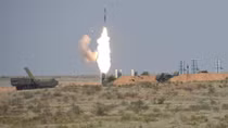 Syria tuyên bố bắn rơi tiêm kích, tên lửa Israel