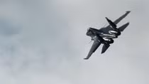 Nga điều tiêm kích Su-30 chặn máy bay Nhật Bản