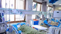 Người mắc COVID-19 chạm mốc 15.000, Iran lo không đủ giường bệnh