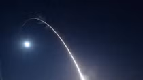 Siêu tên lửa đạn đạo Minuteman III đánh trúng mục tiêu cách 6.900km